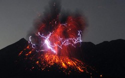 Núi lửa Nhật Bản phun trào tạo ra cơn bão khủng khiếp