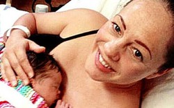 Vết sẹo đẻ mổ khiến bà mẹ 43 tuổi cận kề cái chết