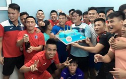 Học trò tưng bừng chúc mừng sinh nhật HLV Phan Thanh Hùng