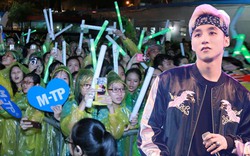 Hàng trăm fan đội mưa xem Sơn Tùng biểu diễn