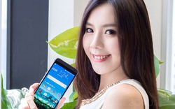 Ngắm người đẹp trên tay smartphone One E9+