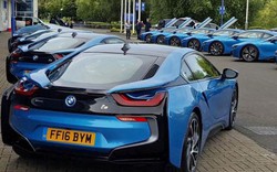 Tỷ phú Thái Lan mua 19 siêu xe BMW tặng cầu thủ Leicester City