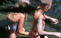 Justin Bieber lộ ảnh khoả thân khi đi nghỉ cùng bạn gái