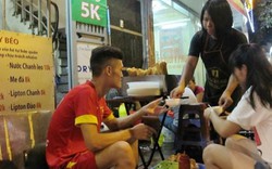 Giới trẻ thích thú thưởng thức quẩy nóng "khủng" ở Hà Nội