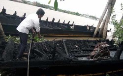 Cháy rụi 13 tàu du lịch trên sông Tiền