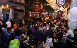 Lữ hành Việt hào hứng với "bỏ giờ giới nghiêm" ở Hà Nội