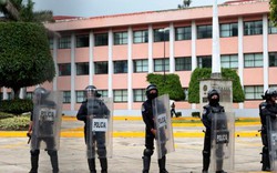 Phân khúc thi thể người, rải trước trụ sở chính quyền Mexico