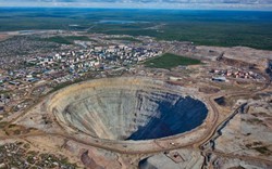 Khám phá hố khổng lồ "đẻ" kim cương nhiều nhất thế giới