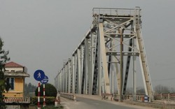 Từ 21.8, ô tô được lưu thông qua cầu Việt Trì cũ