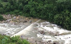 Lũ quét cuốn trôi lán trại, 2 phu vàng tử vong