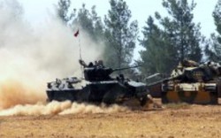 Xe tăng Thổ Nhĩ Kỳ ồ ạt tràn sang lãnh thổ Syria tiêu diệt IS