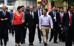 Ảnh: Tổng thống Pháp dạo phố cổ trong chiều thu Hà Nội