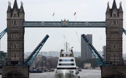 Cận cảnh siêu du thuyền chống bom của tỉ phú Nga giá 300 triệu đôla