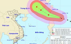 Siêu bão có sức gió giật cấp 17 đang tiến gần Biển Đông