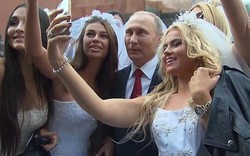 Putin chụp "tự sướng" cùng cô dâu Nga ở Quảng trường Đỏ