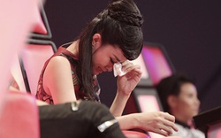 Đông Nhi khóc nấc vì học trò The Voice Kids bị chỉ trích