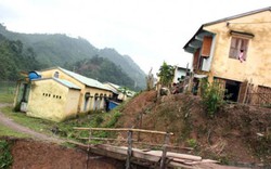 “Bom nước” thủy điện đe dọa người miền Trung: Dân túng quá phải phá rừng