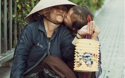 Hot trên face 27/9: Xúc động bức ảnh mẹ con người bán ve chai; sặc cười ảnh chế Sài Gòn ngập nước