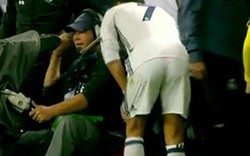 Bị thổi việt vị, Ronaldo khiến các trọng tài… đứng hình