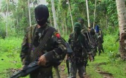 Nhóm phiến quân chuyên chặt đầu con tin, khiến Philippines hỗn loạn