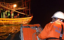 Vượt biển trong đêm, cứu nạn kịp thời ngư dân nguy kịch ở Hoàng Sa
