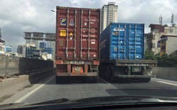 Clip: 2 xe container dàn hàng chạy như rùa ở đường trên cao Hà Nội