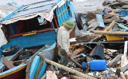 Quảng Bình: Ngư dân tan tác sau bão số 2, 46 tàu tiền tỷ bị phá hủy