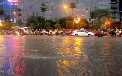 Ảnh hưởng bão số 2: Mưa lớn, Hà Nội lại chìm trong nước giờ tan tầm