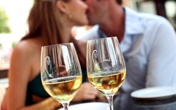Biết uống rượu sẽ giúp vợ chồng hạnh phúc hơn
