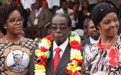 Sinh nhật chị vợ, Tổng thống Zimbabwe hào phóng tặng 1,4 tỷ tiền mặt