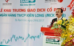 Ngân hàng “nông thôn” chật vật... lên sàn