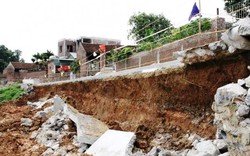 Clip: Cận cảnh đường tiền tỷ chưa xây xong đã đổ sụp ở Hà Nội