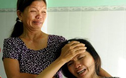 Những phụ nữ khóc ngất, ngóng tin 5 ngư dân mất tích ở Hoàng Sa