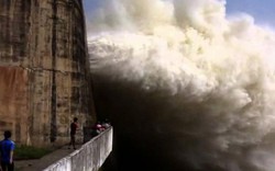 Thủy điện Lai Châu mở 3 cửa xả do lũ sông Đà lên nhanh