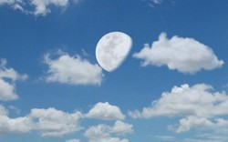 Giải mã hiện tượng mặt trăng "thơ thẩn trên trời" vào ban ngày
