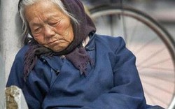 Đau lòng mẹ già 80 tuổi hàng tháng “luân phiên” ở trọ nhà các con trai