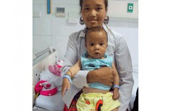 Sơn La: Em bé có khối u to bằng bát tô được mổ miễn phí đã ra viện