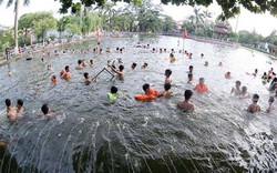 Ao tù hoá bể bơi xanh mát vạn người mê ở Hà Nội