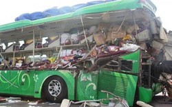 Tai nạn 5 người chết: Lưỡi máy ủi va quẹt bên hông trái xe khách?