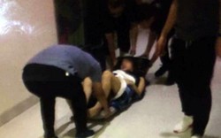 [Nóng] Kẹt thang máy ở HN, một phụ nữ bị gãy xương đùi