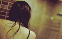 Thiếu nữ uống thuốc tự tử vì người tình qua mạng dọa tung ảnh “nóng”