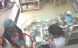 Clip: Người phụ nữ bồng con nhỏ trộm iPhone 7 ngay trước mặt nhân viên