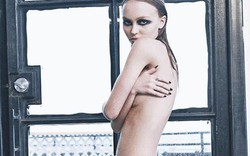 Con gái sao "Cướp biển Caribe" chụp ảnh bán nude đón tuổi 18