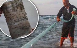 Palestine: Ngư dân nhặt được vỏ chai có lời nhắn bất ngờ