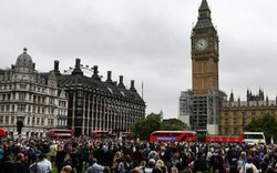 Hàng nghìn người Anh nghẹn ngào nghe tiếng Big Ben vang lên lần cuối