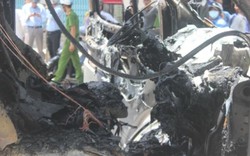 Ô tô 16 chỗ bất ngờ phát hỏa, cháy rụi khi đang trả khách