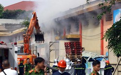 Cháy dữ dội tại cảng Hà Nội, nhiều công nhân la hét bỏ chạy