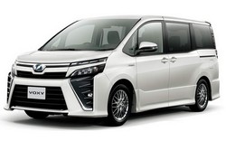 Toyota Voxy giá 782 triệu đồng "xịn" hơn cả Innova