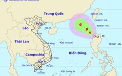 Áp thấp nhiệt đới tăng tốc vào Biển Đông, sắp mạnh lên thành bão