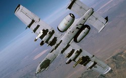Máy bay Mỹ ném siêu bom xuyên boongke lấy mạng nhóm bắn tỉa IS